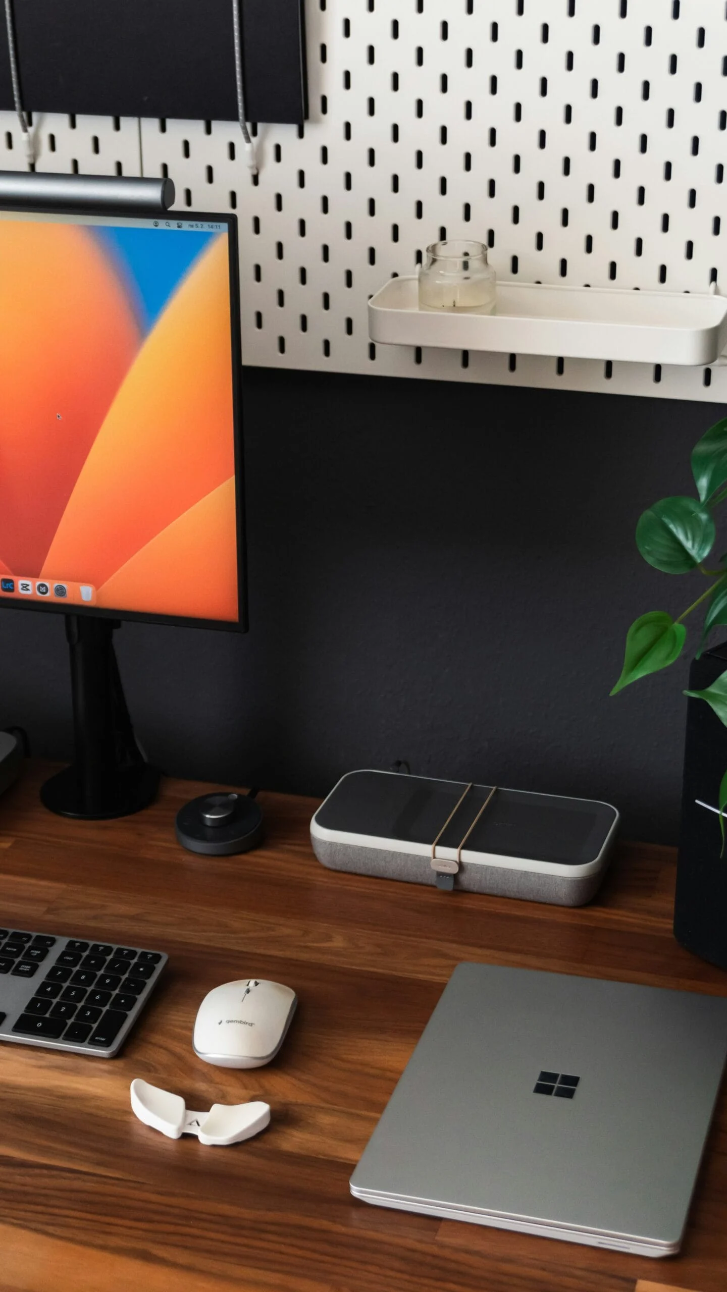 Microsoft Planner a desk with a laptop, keyboard, mouse and a monitor